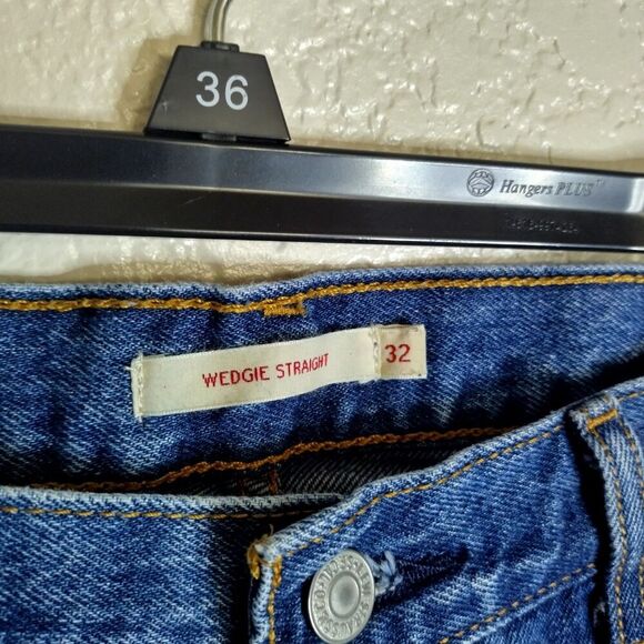 Levi's Premium Wedgie Straight Fit Women's distressed Jeans sz 32 - Picture 6 of 12
